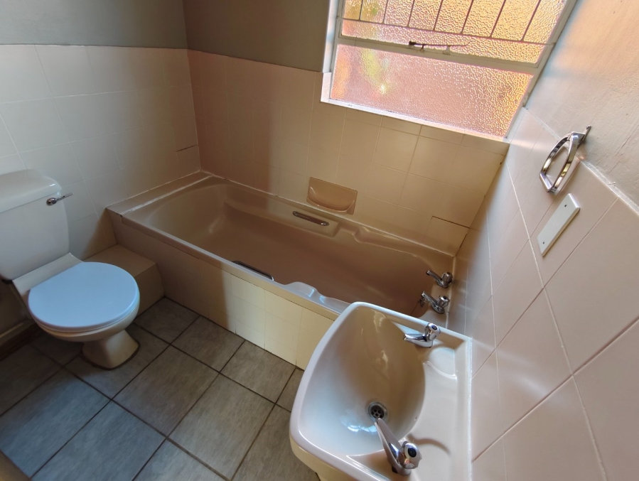 To Let 3 Bedroom Property for Rent in Langenhovenpark Free State